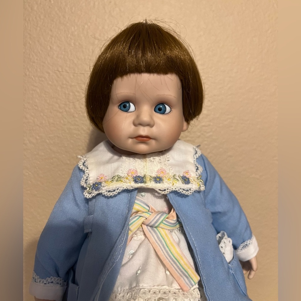 1989 Danbury Mint Porcelain Collector Doll - Picture 4 of 6